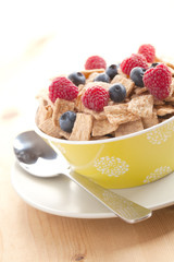 cinnamon cereals with fruits