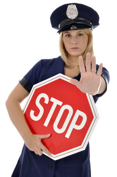 Polizistin mit Stop-Schild