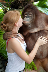 M&auml;dchen mit Orang Utan