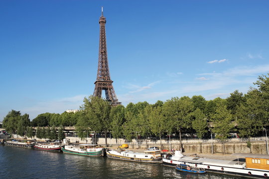 Stadthafen und Eiffelturm