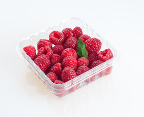 Fototapeta na wymiar Beautiful raspberries