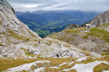 Berglandschaft mit Schutzhütte