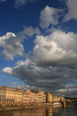 L'Arno sous les nuages (Florence Italie)