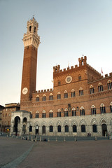 Fototapeta na wymiar Palace in main square in Siena