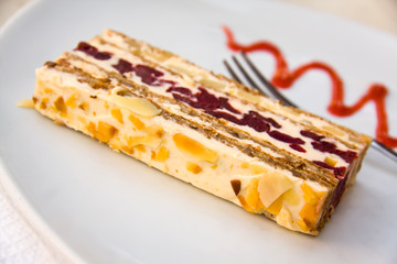 Obstkuchen mit Mandeln,Kirschen