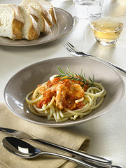 bucatini avec ragoût de lotte -pâtes