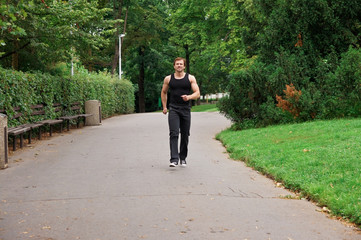 Fototapeta na wymiar Man-runner in park