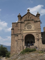 Fototapeta na wymiar Basílica del Castillo de Javier en Navarra