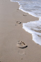 Fußspuren am Meer