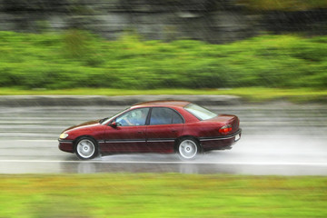 Fototapeta na wymiar jazdy w deszczu