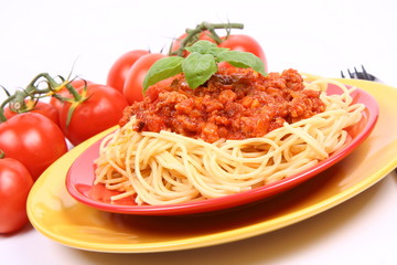 Spaghetti bolognese with basil and some fresh tomatoes