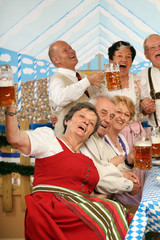 Senioren im Bierzelt