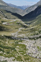 la strada del valico del gottardo verso nord