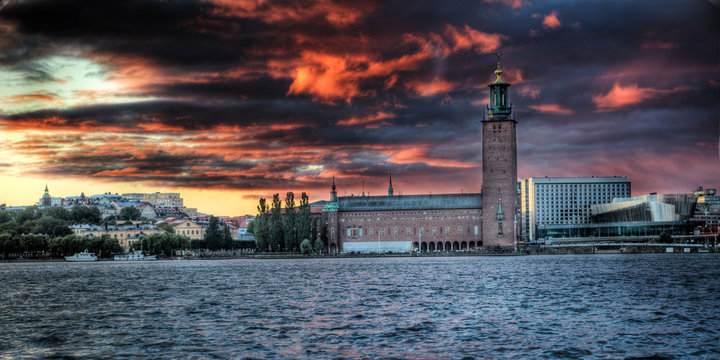 Stadhuset Stockholm nach Sonnenuntergang