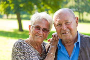 Älteres verliebtes Senioren Paar Portrait.