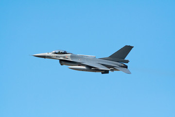 Fototapeta na wymiar F-16 fighterjet