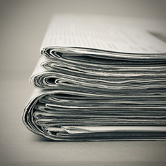 Stapel Tageszeitungen, vintage monoc