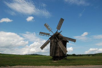 Fototapeta na wymiar old ukrainian wooden windmill