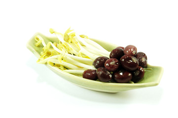 Bean sprouts and Thai Bambara groundnut