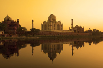 Reflet du coucher du soleil du Taj Mahal, rivière Yamuna.