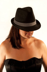 la femme et son chapeau 2