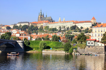 Obraz premium View on the autumn Prague gothic Castle above River Vltava