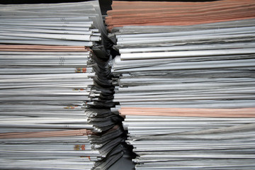 periódicos apilados