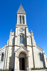 Fototapeta na wymiar Kościół parafialny św Mikołaja - Port En Bessin Huppain