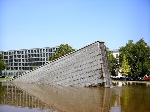Denkmal "Versinkende Mauer"