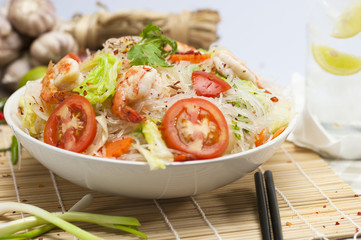 Glasnudeln mit Gemüse und Schrimps - 51