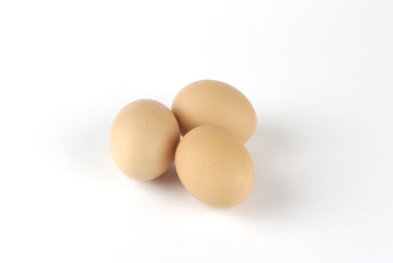 Huevos, tres