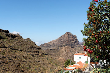 Bergdorf in der Vulkanlanschaft von Gran Canaria