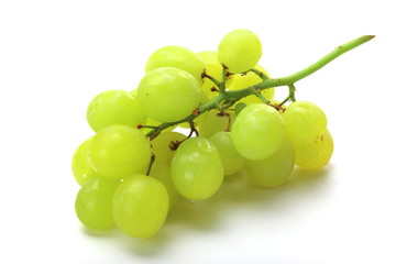 Fototapeta na wymiar Grapes isolated on white