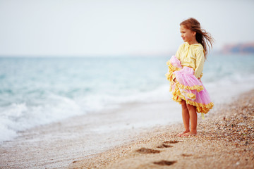 Fototapeta na wymiar Child at the beach