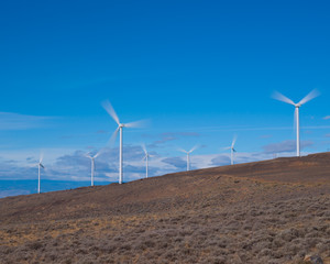 Wind turbines with fast moving blades under strong gust