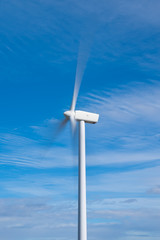 Wind turbine with fast moving blades under strong gust