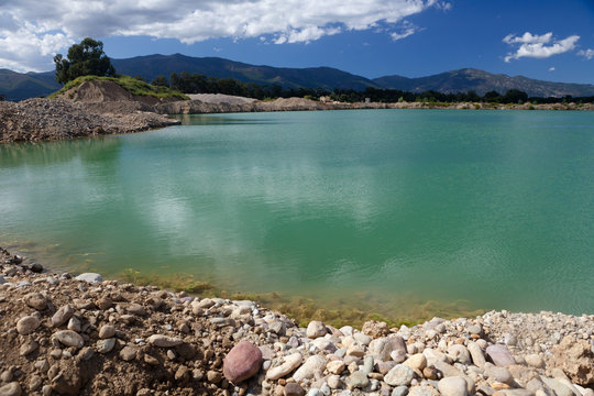 Etang de gisement de carri&egrave;re alluvionnaire