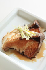 Japanese cuisine, yellow tail in teriyaki sauce