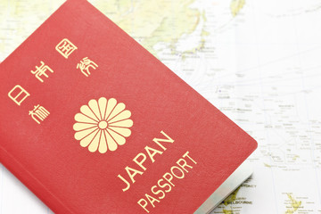 パスポートと地図
