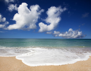 Fototapeta na wymiar clear sky and beautiful beach
