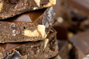 Schokolade mit Nüssen und Rosinen