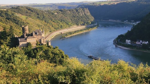 Blick auf Rhein und Burg