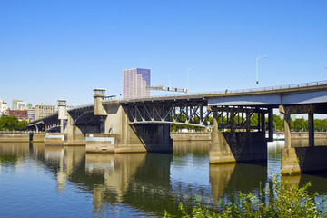 Fototapeta na wymiar Morrison Bridge Portland Oregon