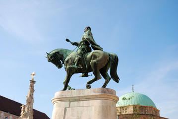Fototapeta na wymiar Plague Rider i meczet Pécs