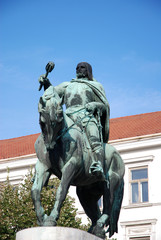 Fototapeta na wymiar Reiterdenkmal Janos Hunyadi Pécs