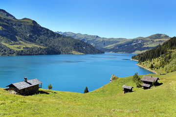 lac de Roselend dans les Alpes - obrazy, fototapety, plakaty