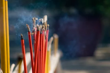 Zelfklevend Fotobehang Burning incense at Po Lin Monastery © roelvanhouten