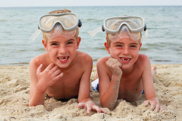 Kinder am Strand 300910