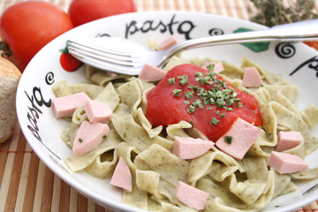 Nudeln mit Tomatensoße