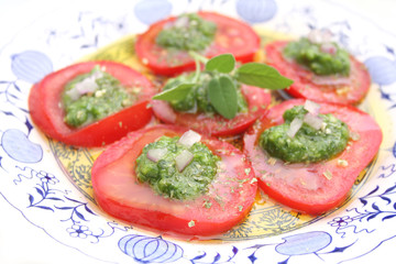 tomatensalat mit Pesto